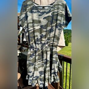 🌳Woman’s Lg Camouflage 2 Pocket Romper. W/ fun ruffle wide leg trimmed accents